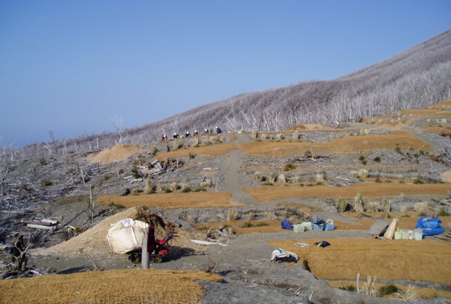 2006年雄山荒廃地緑化試験区域